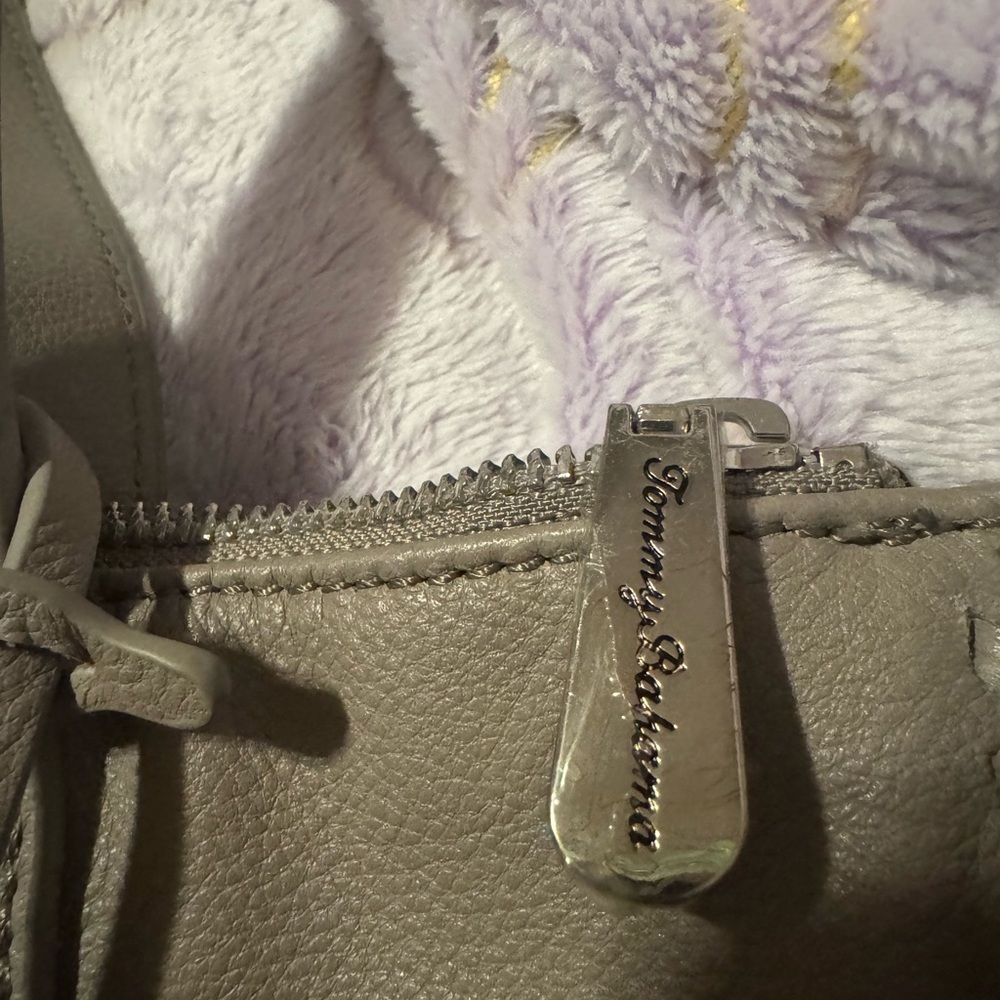Gray Tommy Bahama purse NEW - Picture 5 of 7